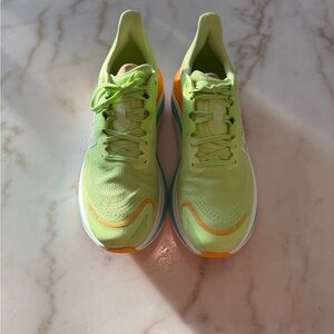 Men’s Hoka Skyward X running shoes